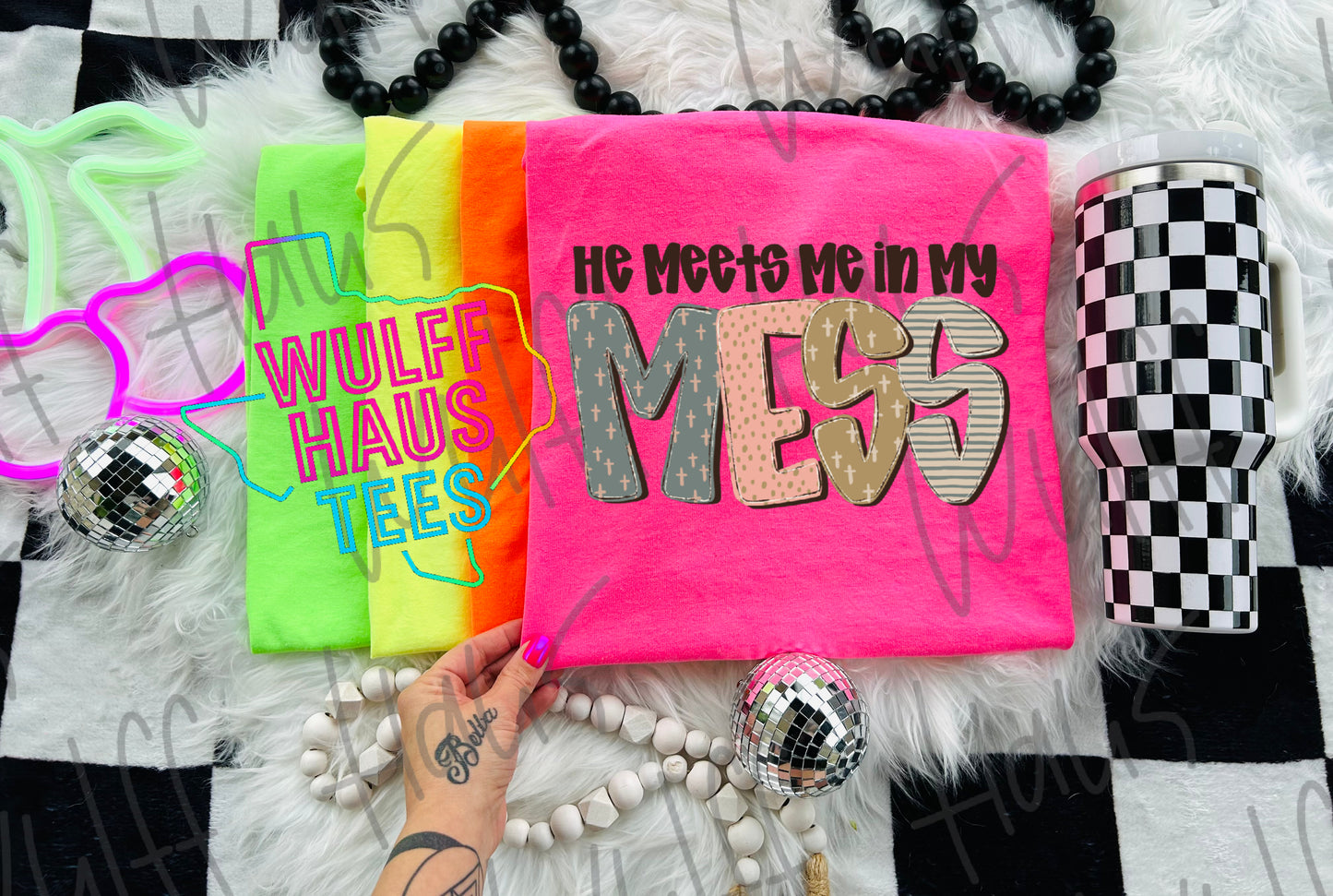 He meets me in my mess | tee