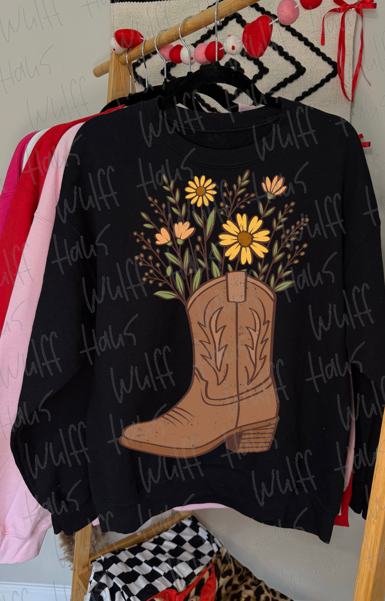 Cowgirl boot with flowers | Crewneck