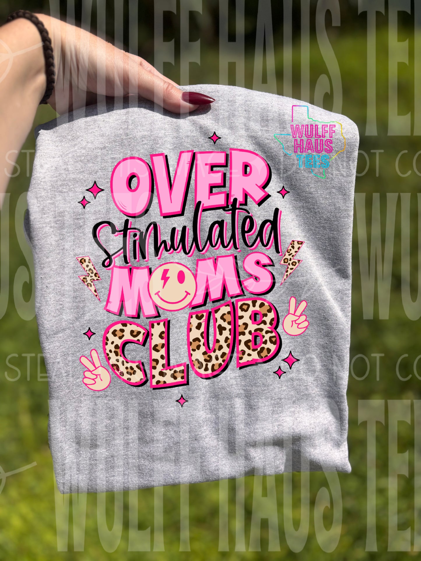 Overstimulated mom club | tee